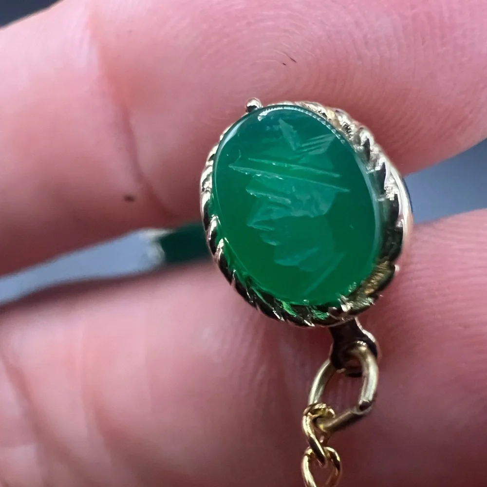 Vtg SWANK Green Intaglio Roman Soldier Gold Tone Cufflinks and Tie Tack Set